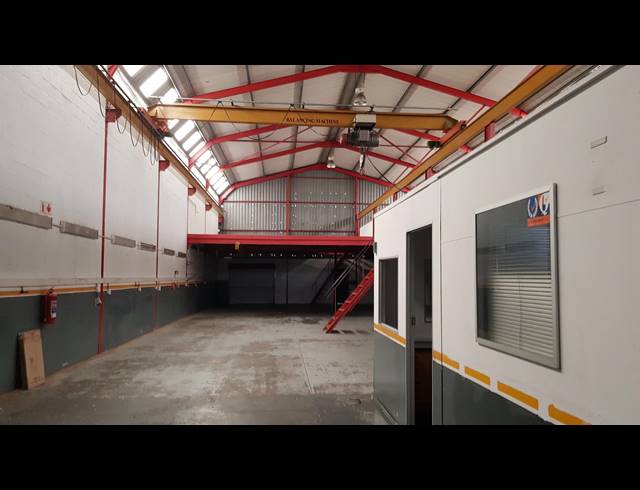 450M² FACTORY TO LET IN STIKLAND INDUSTRIAL